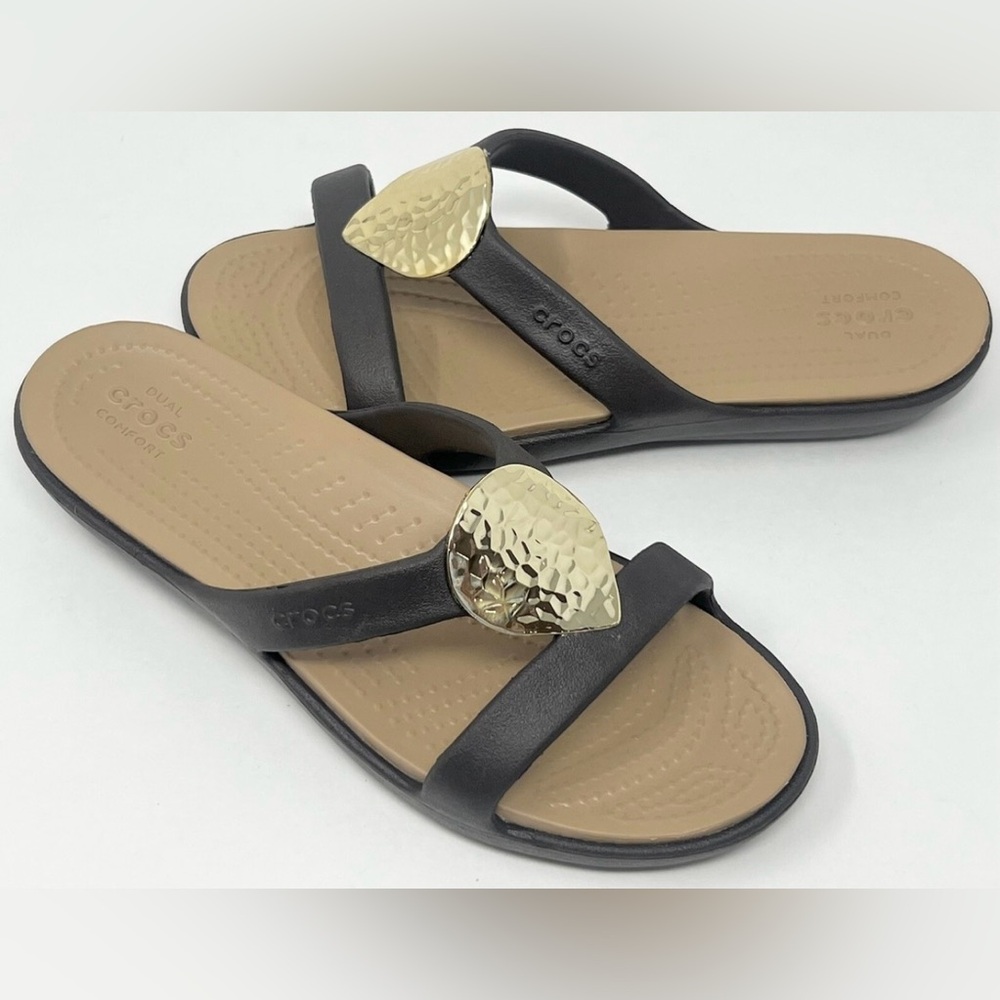 Crocs Sanrah Hammered Tear Drop Sandals Size: 6